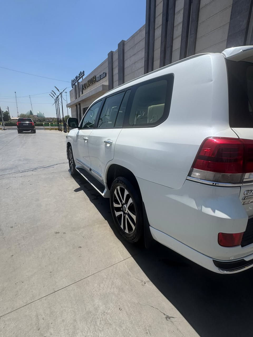 سلام عليكم لاندكروزر GXR 2019 للبيع
لاندكروز محرك 6V ماشيه 59 الف كيلو
السيارة خليجي مكفولة مواصفات الكراند تورزمو المعروفة 
سعر السياره 550$ وبيها مجال للشراية
للاستفسار ‭0774 502 3330‬
