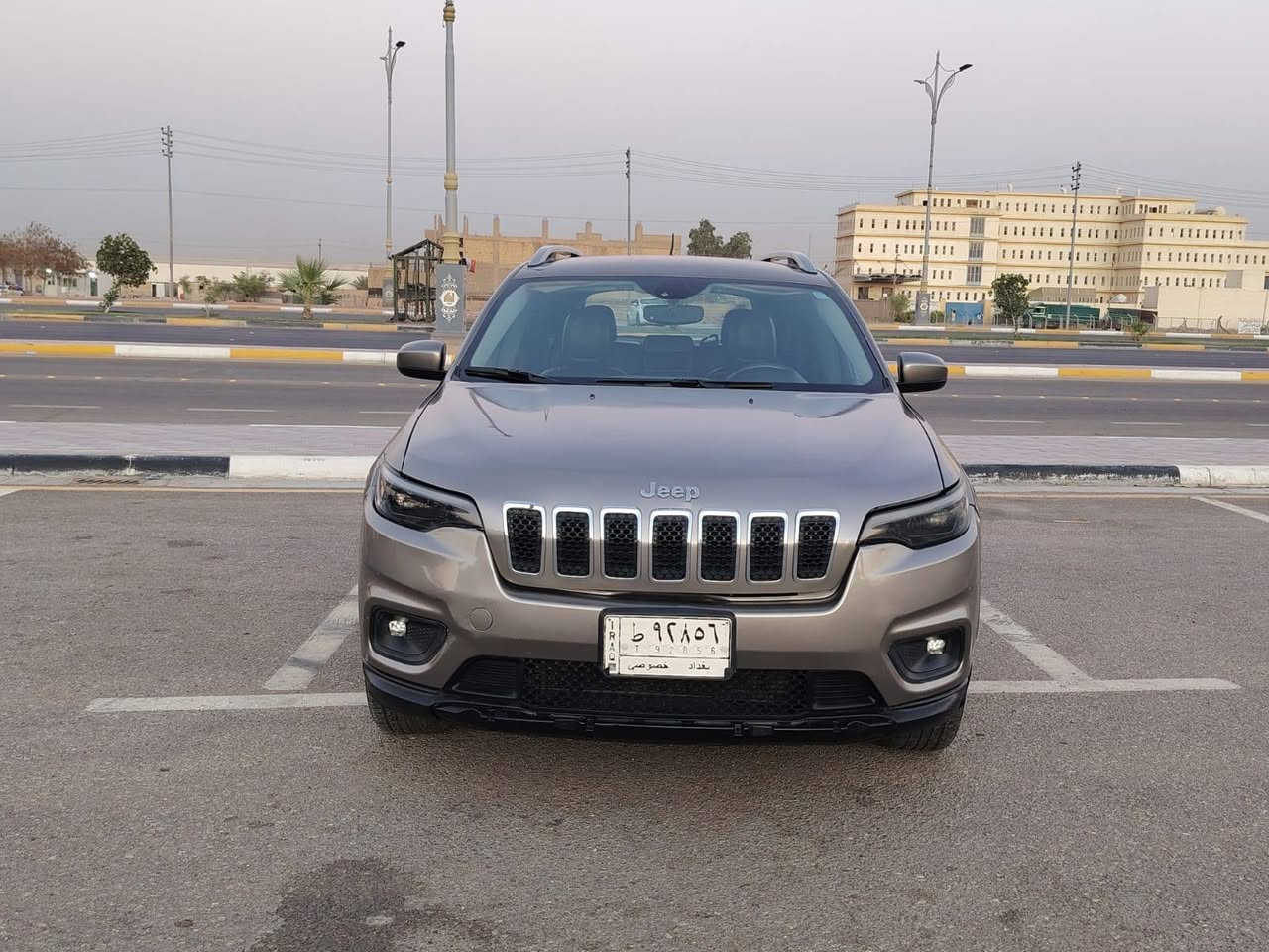 جيب بزون مديل 2019سعر 108قابل للتفاوض الأستفسار اتصل ***********بس حادثه بامريكا ربع بنيد  ولباقي مكفوله كفاله عامه من الضربه  والتبديل مواصفات بصمه تشغيل عن بعد تحكم ستيرن شاشه  كامره خلفيه دواره كشنات جلد كهربائي داخل اسود مري  ا حساسات امامي مكينه 2400 مكينه وكير مكفولات  حداديه جديده تخم تاير تبريد ثلج ❄️ رقم بغداد مشروع وطني تحويل مباشر مكان سياره كربلاء

