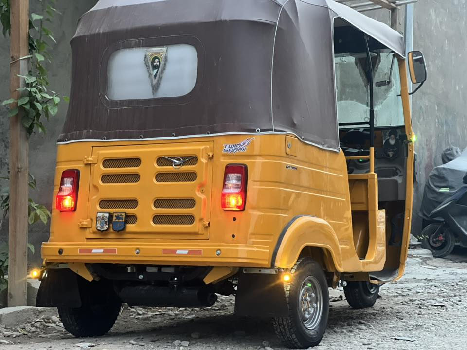 تكتك موديل ١٩مرقم ومعمر جديد دوس جدد وصبغ عام جماليه بدون ضربه كبل للشغل مكاني بغداد بلديات ***********
