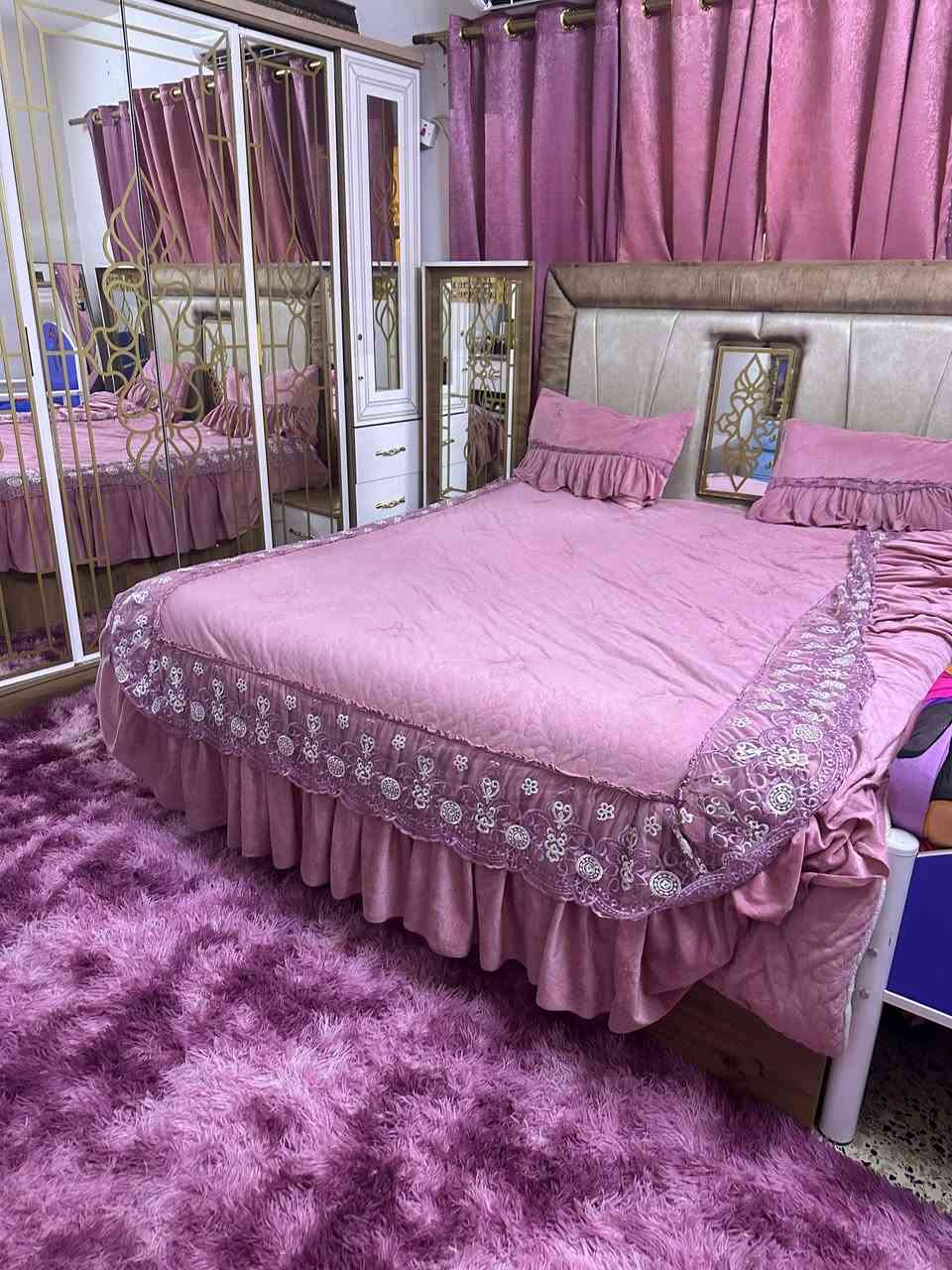 ***********
شراي يراسلني واتساب فقط 
غرفه تركي ٧ قطع وياهه الدوشك هديه بدون ضرر جرارات الكنتور فقط تنشد موجودات السعر ٣٠٠ وبيهه مجال عنوان بغداد الكريعات
