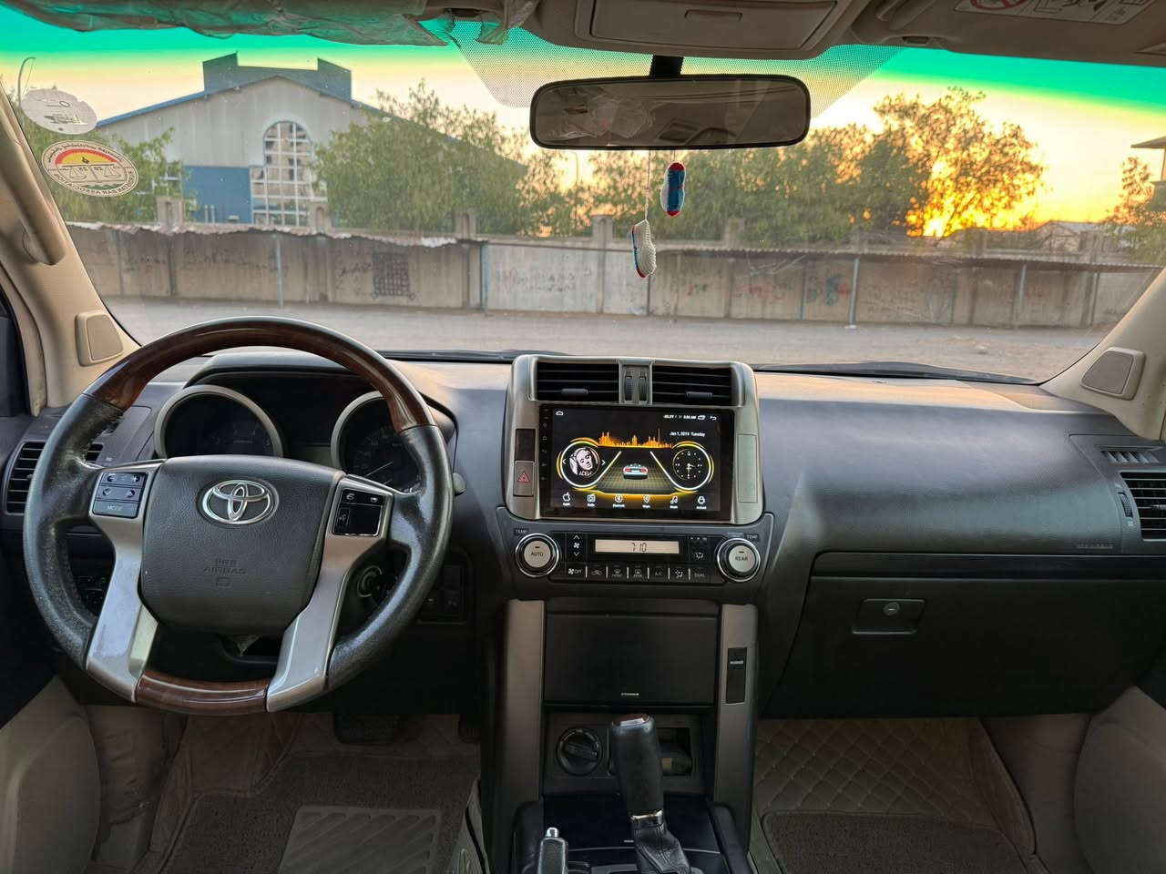 برادو للبيع موديل ٢٠١٣ محرك ٤ سلندر سيارة نضيف بدون صبغ ماشسة ٢٢٠كم 
سعره فقط ٢ شدات و ٤٣ ورقة 
لل استفسار *********** واتساب
