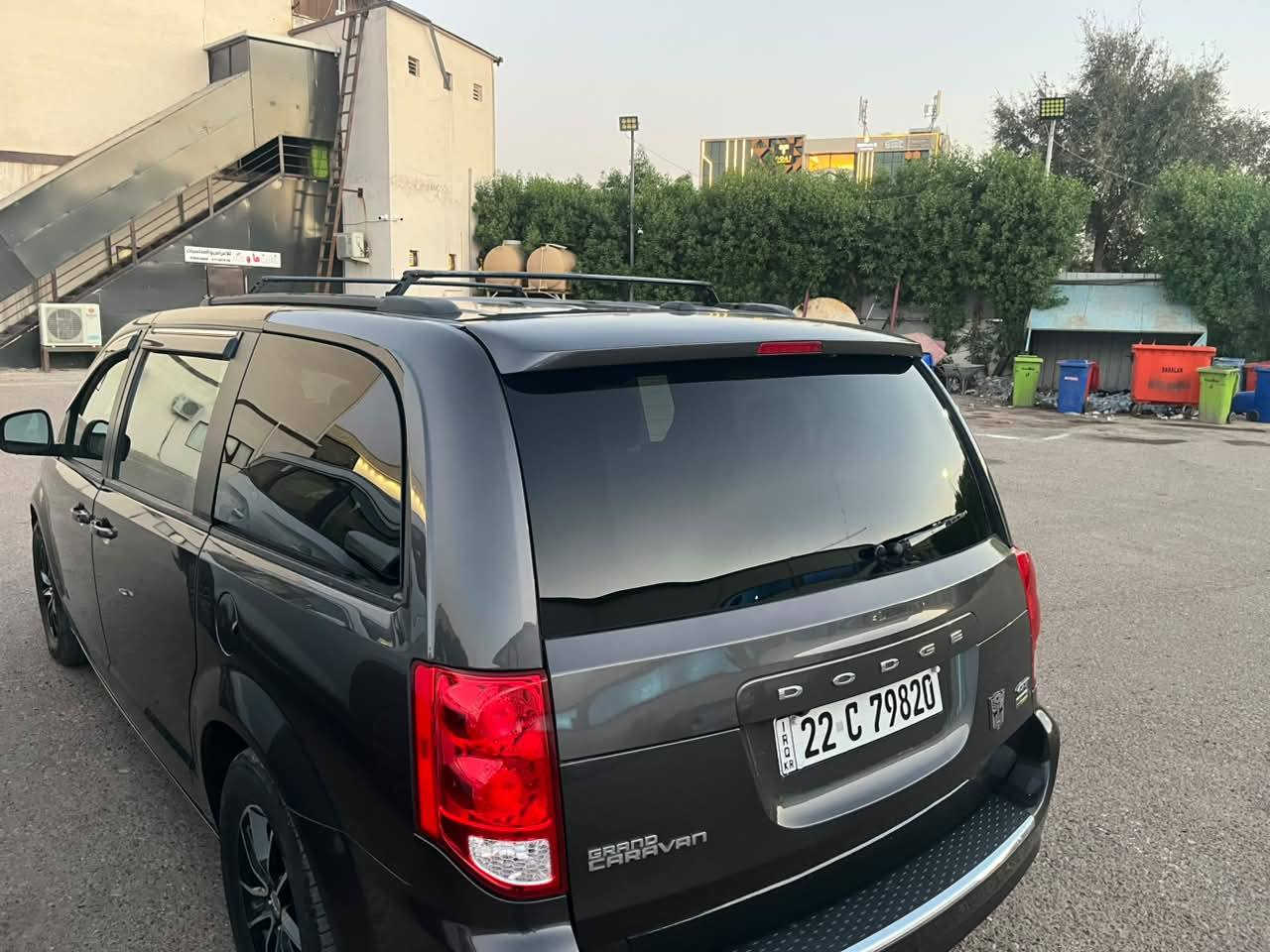 دوج كرفان 19 فئة GT فول 
داخلية السيارة اسود 
مكينة 3600
تشغيل عن بعد 
كشنات جلد أسود 
تبريد 3 قطع 
تدفئة كشنات و السكان
أبواب كهربائي و ميكانيكي
بردات بلادي 
شاشه دشبول شاشه اعطال 
السيارة مكفولة شواصي لغد تكم يرباك سليم 
صور الحادث موجوده 
السيارة بسمي رقم اربيل 
السيارة كلش حلوه مال بيت   
العنوان بغداد
السعر 19.500$
للاستفسار *********** واتساب الفارس, صلاح الدين
