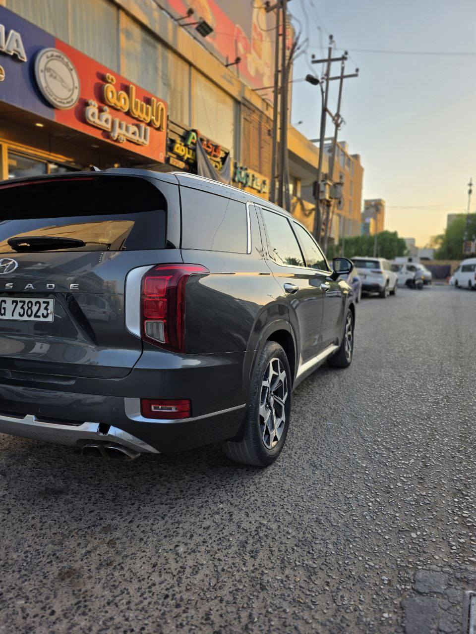 السلام عليكم للبيع فقط 
‏ HYUNDAI PALISADE كاليكرافي
مديل 2021 رقم اربيل جديد 
ماشية 90000 كلم
‏محرك V6/ 3.8L
اللون نفطي
المواصفات :-
فتحتين سقف 
اربع كامرات 360 
شاشه ديجيتل 
لايتLED امامي
لايت امامي زينون 3 عدسات 
بك لايت LED
كشنات سياحي منفصل
رادار امامي 
رادار جانبي
حساسات خلفيه
حساسات اماميه
صندوق كهربائي
بردات خلفيه بلادي
تبريد 3 قطع 
شاحن واير ليس
بصمه 
تشغيل عند بعد 
دخول ابواب ذكي
ماوس تحديد 4 وضعيات القياده 
كراسي كهرباء
كراسي هيتر+ تبريد 
شفتات ستيرن 
توقف ذاتي امامي خلفي 
السيارة جديدة وماناقصه اي شي
حادث صبغ بطرف البنيد شبر وجاملغ جه الايمن مبدل نفس اللون الايرباك برده امبدل وراجع سستم 
السيارة بدون شواصي 
اتواصل وبيها مجال
للاستفسار ***********
المكان النجف
