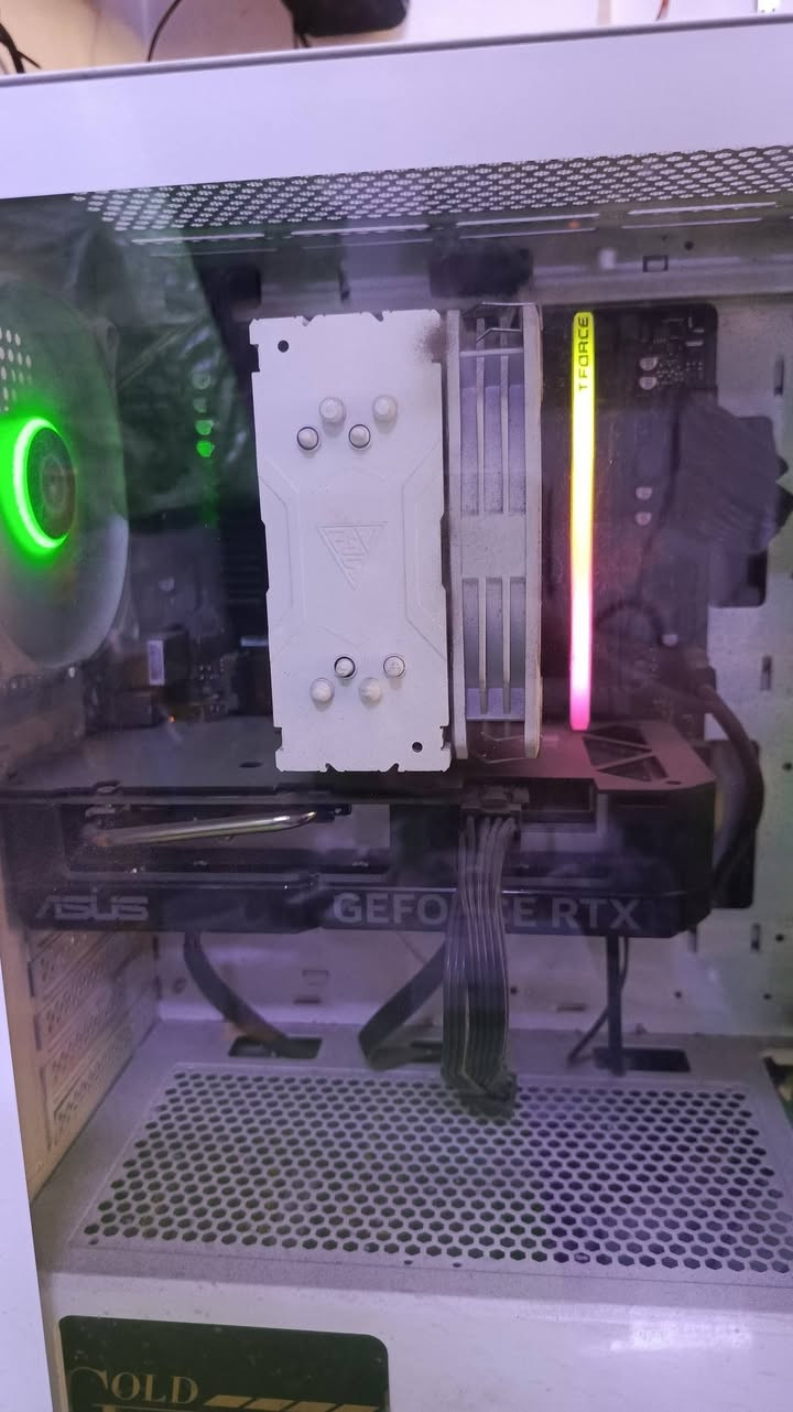 كيس للبيع
توصيل لكل المحافظات
VGA ASUS RTX 4060 DUAL 8G
CPU  CORE I5 12400
M.B B760 GIGABYTE ATX
RAM 16G 3200HZ T-FORCE RGB
NVM M.2 1T LEXAR GEN3
P.S GOLD 700WATT
CASE ATX 4FAN RGB
COLEER CPU RGB
سعرها 1,250,000 و بيها مجال للشراي
للتواصل ***********
