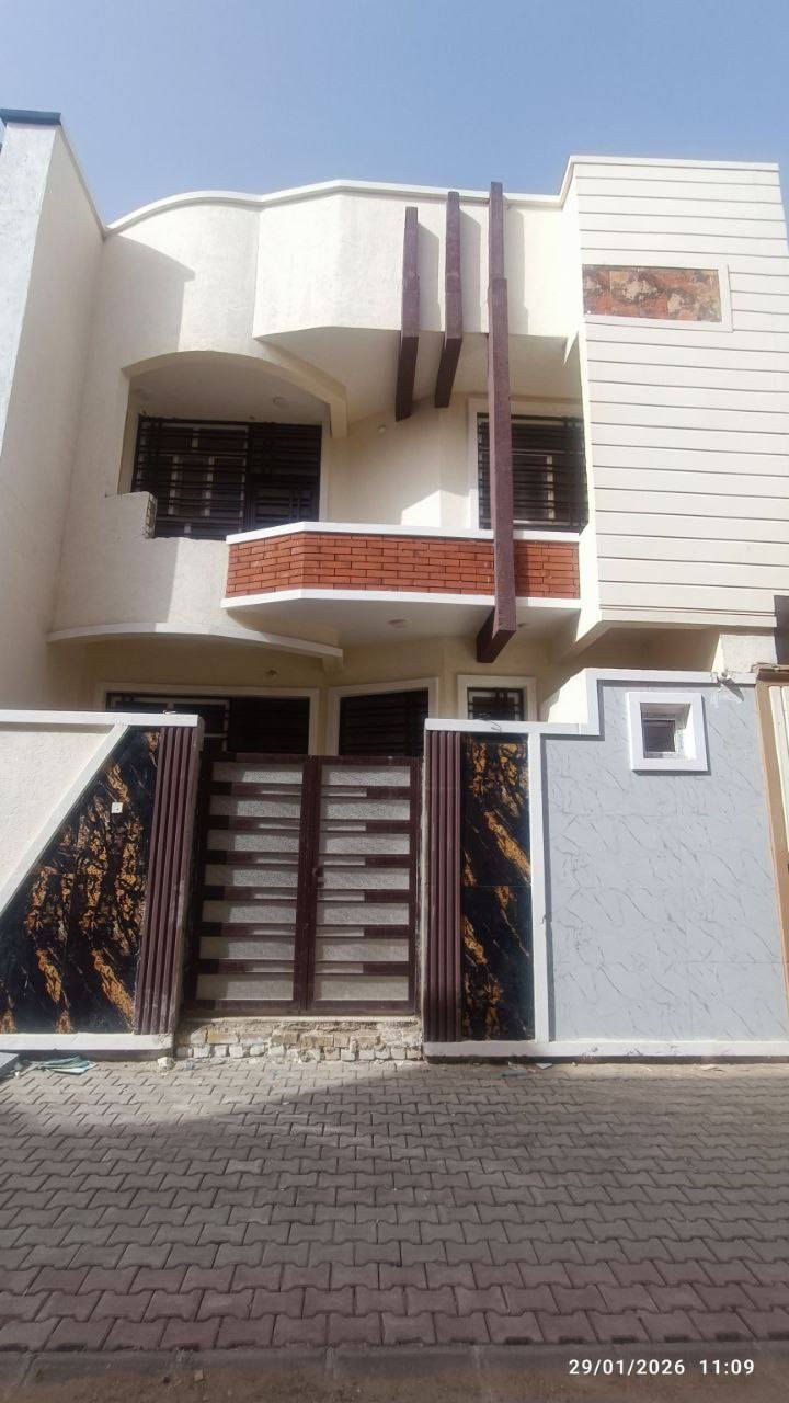 السلام عليكم 
3 بيوت متجاورة للبيع مقابل مدينه العاب السندباد مباشرة أفرع مقرنص
المساحه 100 م طابو زراعي سند 25 
موقع مميز قرب مجسر العباس 
للاستفسار ***********
