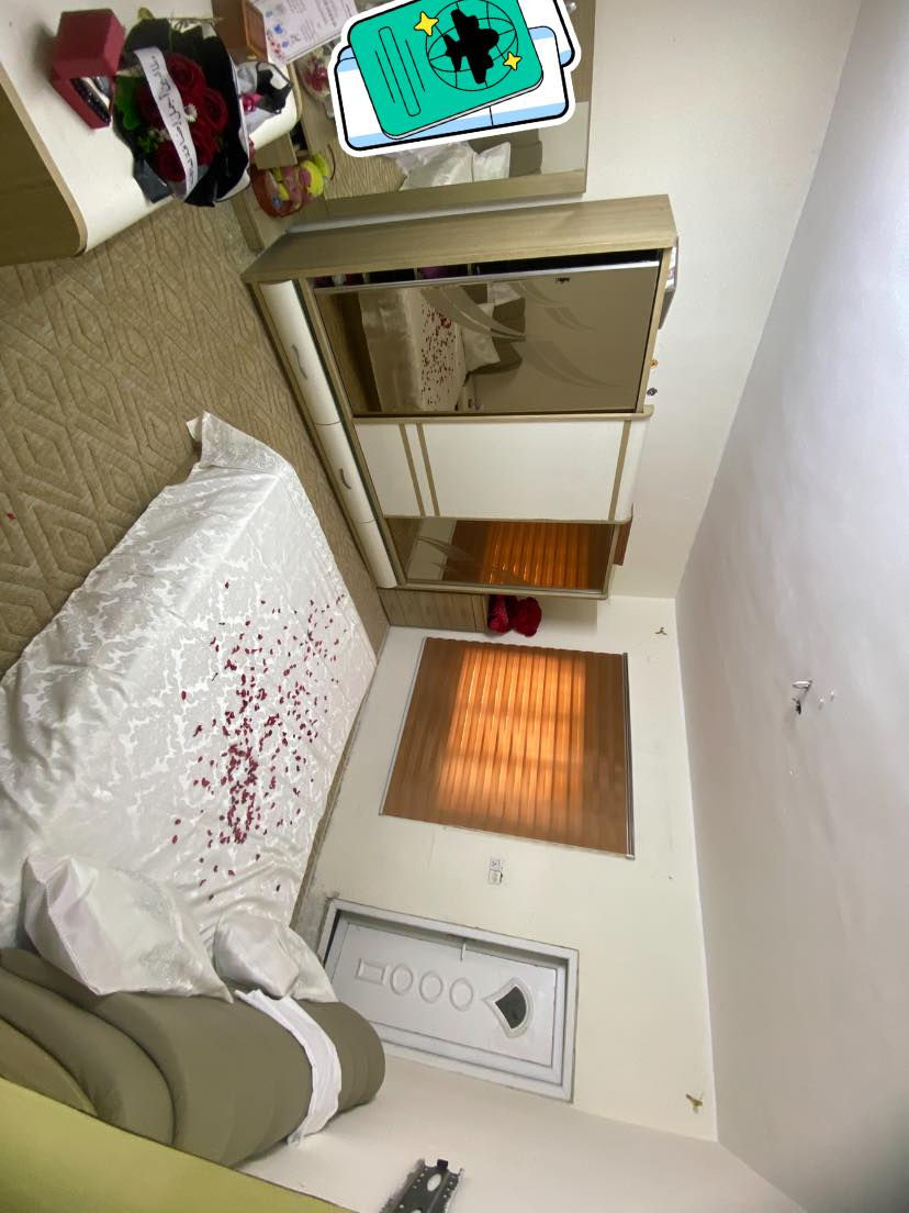 سلام عليكم غرفه اخشاب 8قطع نضافه ٨٠٪؜للبيع اتصال ***********واتساب السعر 750قفل غرفه من نوع خشب قوي وثكيل
