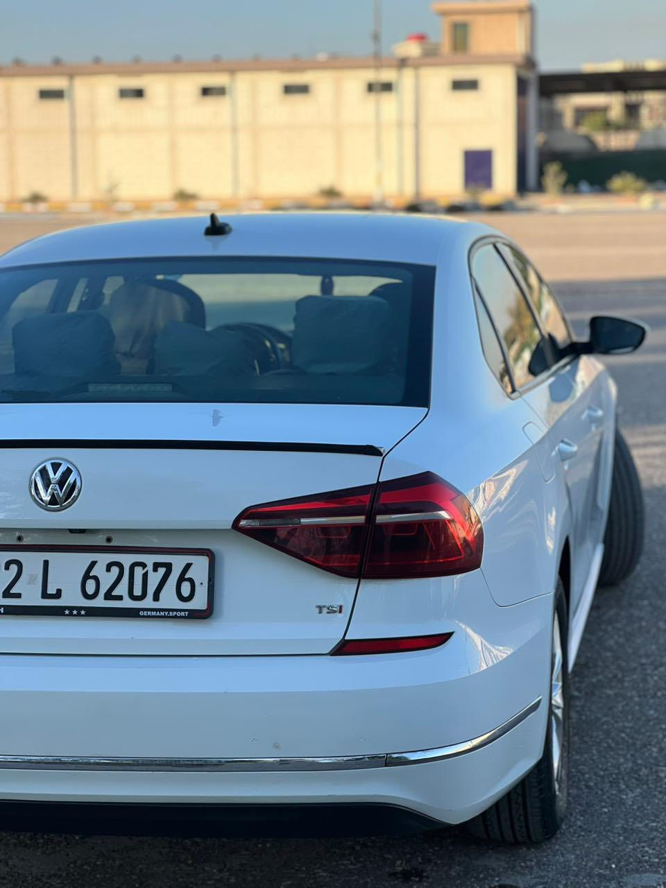 السلام عليكم
فوكس واكن (باسات) 2018 للبيعtsi 
الون ابيض
وارد امريكي حادثها (باب خلفي مصبوغ بلخارج + دواسة)
رقم اربيل 
مواصفاتها 
شاشه كبيره +لمس
كامرة خلفية 
كروس تحكم بالسرعة 
وتحديد مسار 
بدون دواخل وبدون شاصي 
وباقي المواصفات المعروفة 
مكان السيارة ديالى 
السعر  165
رقم :
‏    ‭***********‬
***********
