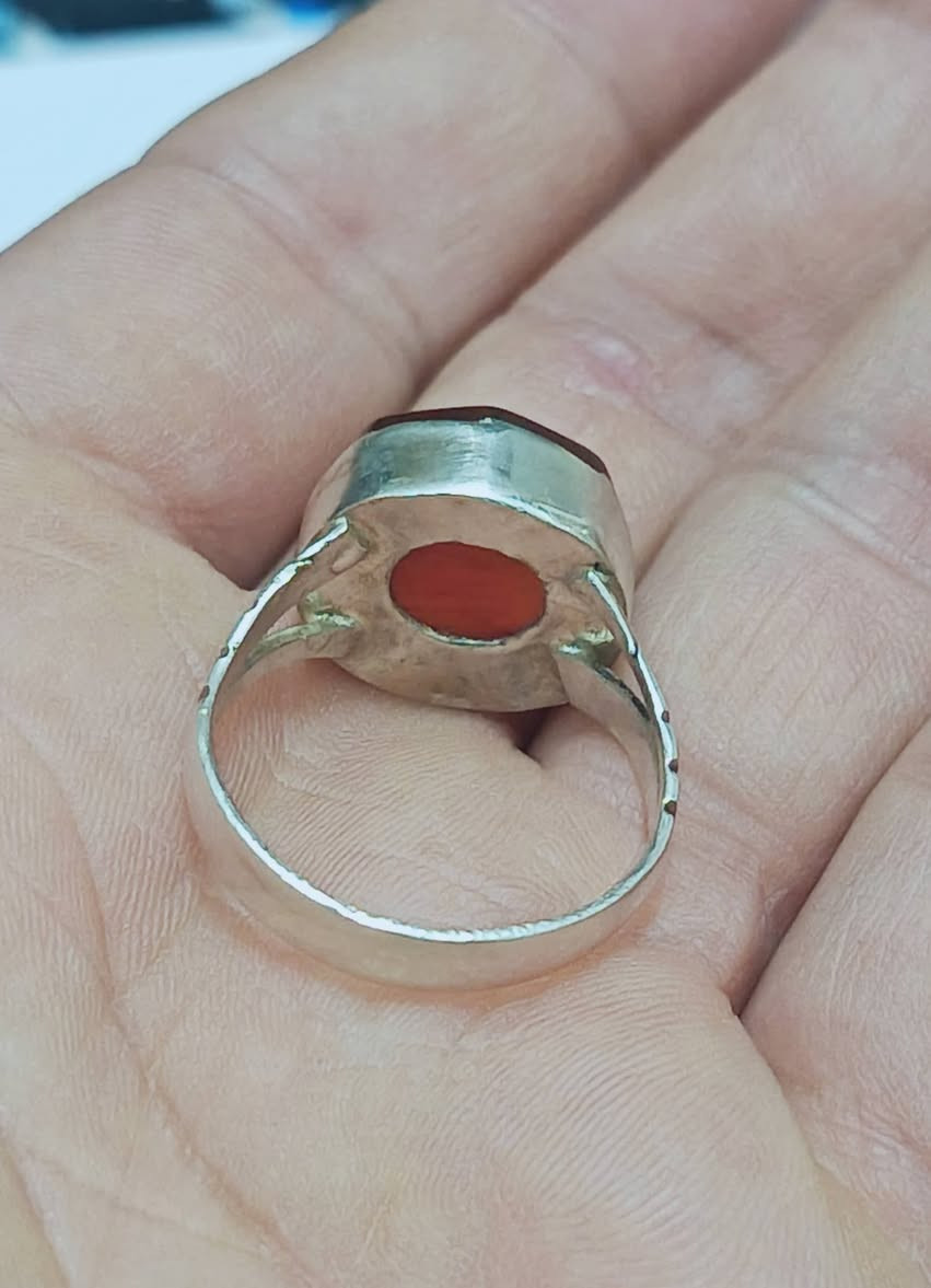 اللهم صل على محمد وآل محمد الطيبين الطاهرين تحفة من العقيق اليماني كرز الكرز لمن يحب الاغتناء يتواصل معنا خاص او واتساب ***********
ولدينا انواع من الاحجار
