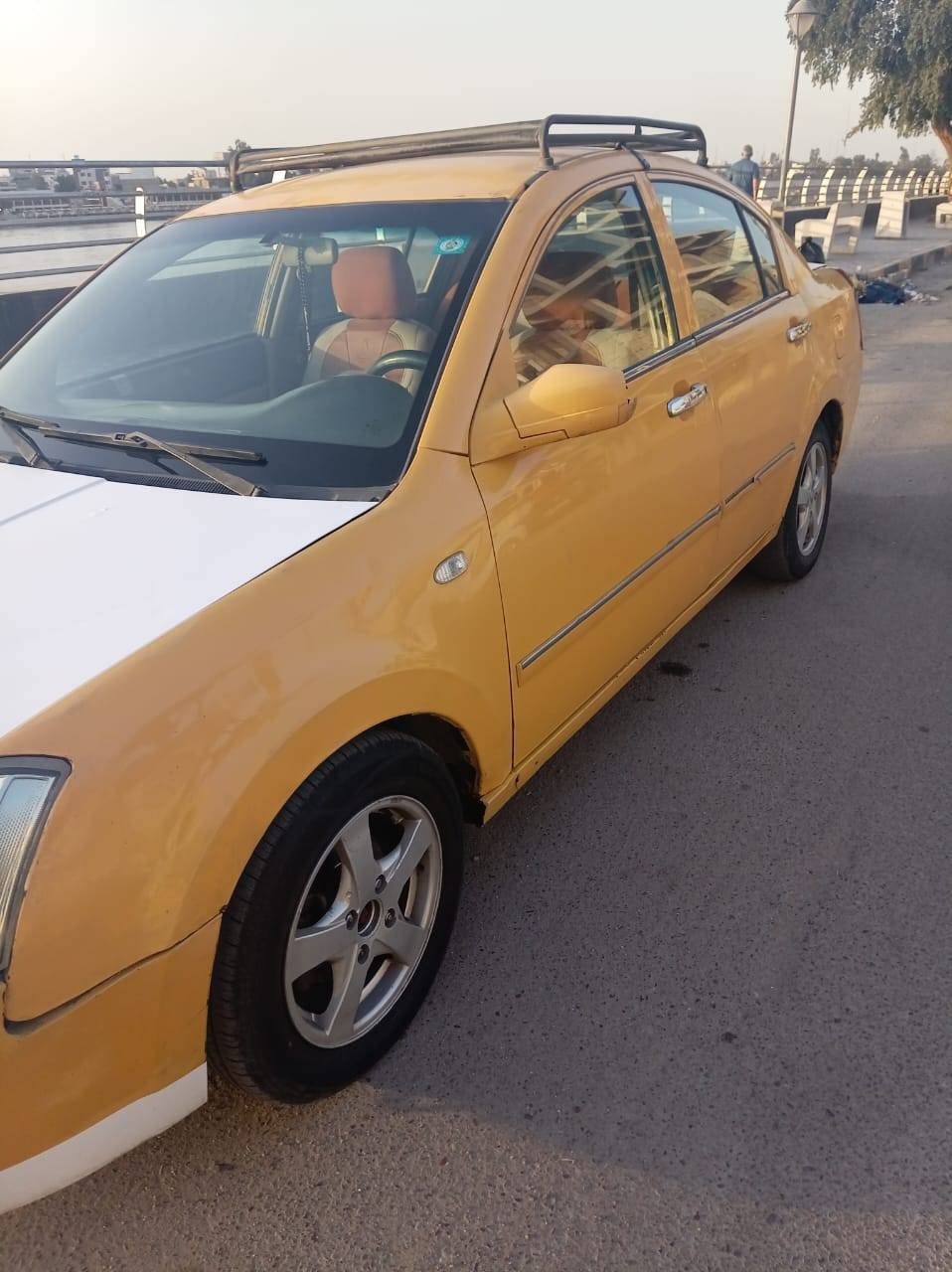 السلام عليكم للبيع فقط بدون مراوس
شيري اي فايف موديل 2012 سياره خير من الله كير مكينه تبريد 
صدر نص عمر 
تايرات زينه 
سياره حلوه وكاعده 
هيه غرامات مصفره 
رقم بغداد باسمي تحويل ثاني يوم 
مكان السياره بغداد 
***********
السعر 38
