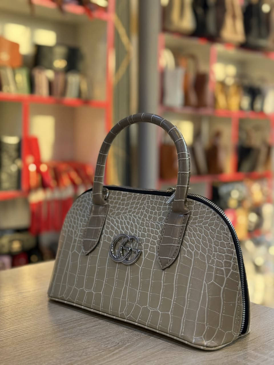 جنطه جلد ناعم 🦋
كوالتي عالى وجمال ما ينوصف 💥
الالوان المتوفره:
اسود
جوزي
بيجي
ابيض
اخضر
ازرق
برتقالي
خفيفه، عمليه وتناسب كل الطلعات لا تفوتج الفرصه قبل ما تخلص الالوان💥🔥


**إذا كنت صاحب هذا الإعلان وتريد حذفه لأي سبب، رجاءا أرسل رسالة إلى الدعم الفني**