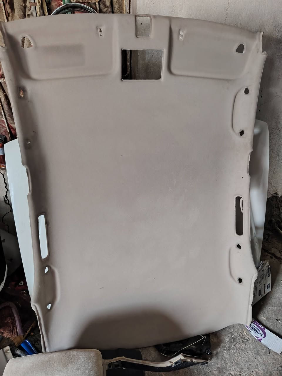 السلام عليكم غرفه ملكه كامله نضيفه اربع كراسي كهرباء تنته تبريد خلفي 
السعر(600) وبيها مجال ***********
