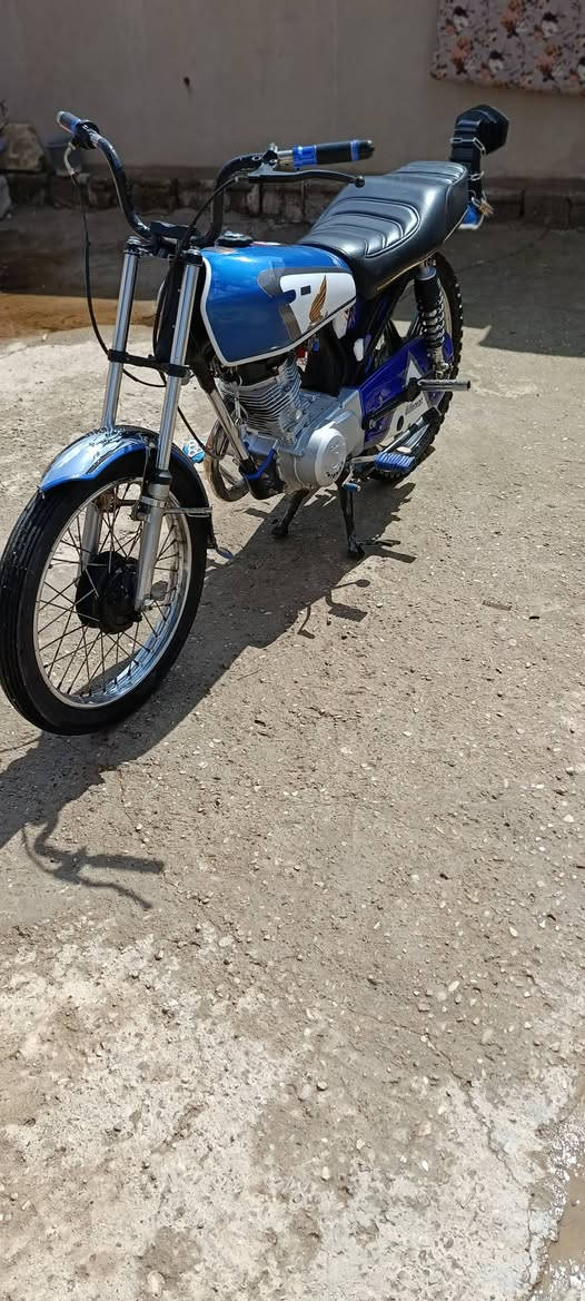 السلام عليكم دراجه للبيع موديل 2025جديد محرك انتنس مفتوح السعر مناسب 550وبيه مجال  رقم مبايل*********** العنوان كركوك وحد حزبران
