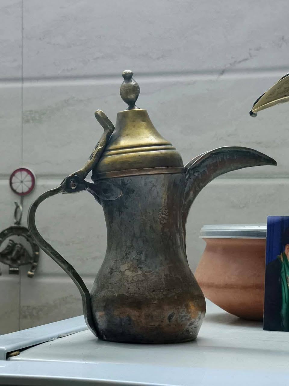 مساكم الله بالخير والبركه 🇮🇶🦋🇮🇶 مصب بغدادي قديم جدا مختوم (بغداد سيد صالح )(20)سنتم قياسه نظافه تامه وموضحه في الصور للاستفسار خاص او الاتصال على الرقم التالي (***********)اخوكم كرار الشيخ
