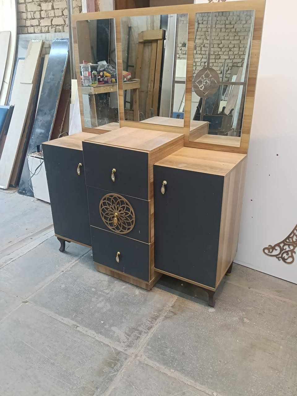 غرفة نوم مستعملة🇹🇷
 نضافة 95 ٪💯فول نضافه
عدد القطع /6
نضام /ابؤاب💢
سعرها/475/500💸
شد ونقل داخل بغداد مجاني🚛
يوجود توصيل محافضات 🚛


**إذا كنت صاحب هذا الإعلان وتريد حذفه لأي سبب، رجاءا أرسل رسالة إلى الدعم الفني**