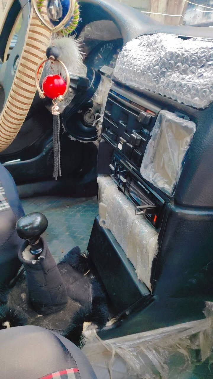 ئۆپڵ ڤیکترا 
مۆدیل 1992
سه نه وى وه كاله يه 
مەکینە 18 گێڕعادی 
بەشەرتی خایس وو موس و بڕاوە
کارەبایی کامل مەزبووت سەیارەکە زۆر جوان ماوەتەوە
چوار تایەو ویلی لۆکی لەسەرە؟
نرخى 18گه لاشوين شاره زوور
ژ.م ***********
