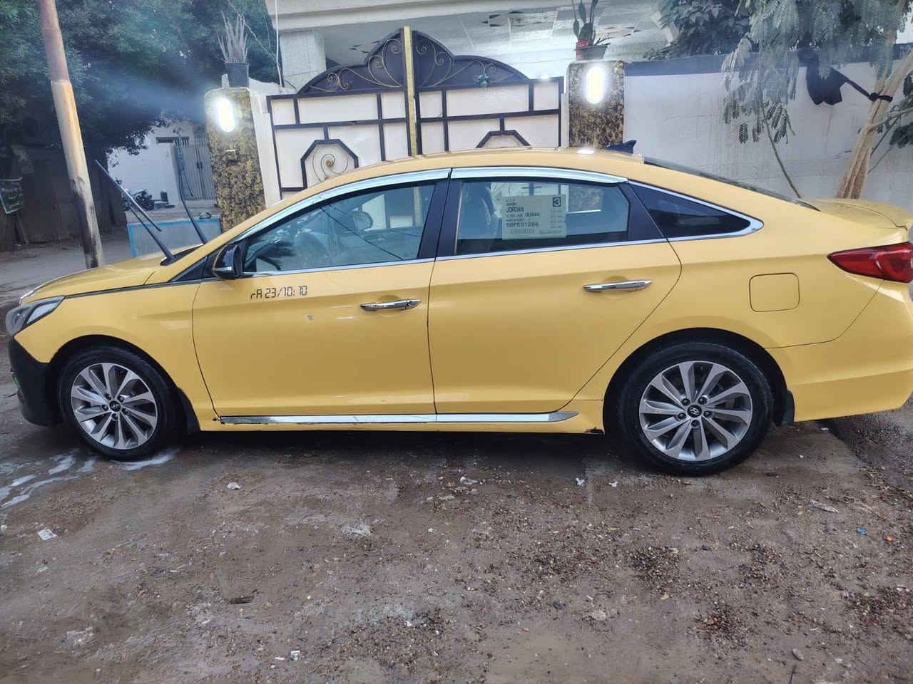 السلام عليكم سياره سوناتا ورد امريكيه 2015 ضررها قطعتين بنيد والباب السائق السعر شده و15 وبيها مجال ***********
