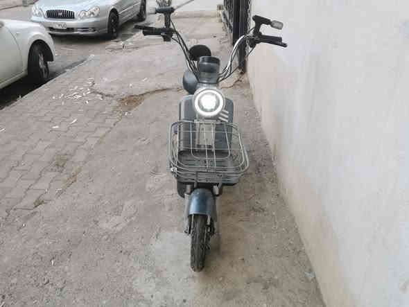 السلام عليكم دراجه كهربائية للبيع  بيها كسر بسيط واضح بالصوره بسعر ١٥٠ وبي مجال مكاني اربيل
للتواصل ***********
