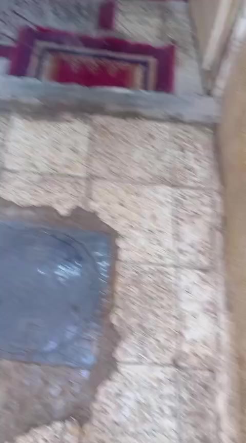 سلام عليكم مر خصت الادمن
عندي بيت للبيع مساحته 100 متر طابق ونص 
الحسينيه راشديه خدمات مسقط قرب حسينية الزهراء 
البيت يرادله ترميم بسيط مثل ما موضح 
اسعر 49 وبي مجال 
للستفسار ***********هذا واتساب 
وهذا خط ***********
#بي_مجال
