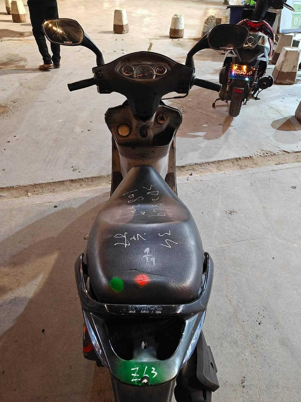 كامكو جي فور صار اقل سبوع طالعه من حاويه  مكاتبتهة موجوده دراجه كارتون كارتون برغي ما عايزه دراجه نضيفه حيل ***********
