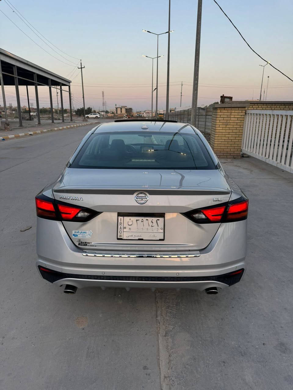 السلام عليكم
نيسان التيما 2022 (  SR Midnight AWD)
الضرر تبديل دعاميه اماميه وبداية موضوح بالصورة 

صور الضرر وأيرباك طاك بالمنشور
المواصفات.. 
كامل مواصفات اعلى فئة 1/1 
سلايد روف 
بصمة تشغيل وتشغيل عن بعد 
بصمة أبواب      
شفتات ستيرن 
دبل جام عزل كامل
كشن جلد 
تدفئة بالكشنات -ستيرن 
كشن كهرباء السائق
داخل مطعم فايبر كاربون     
لايت زينون                                             
 لد داخلي و خارجي مع الترحيب
اشاير بالمري 
توقف ذاتي مانع الاصتدام 
مثبت سرعه مع تحديد المسار ورتجاج عند الخروج عن المسار
دواخل اسود ودوسات بلادي اسود 
 رادارات مع توقف ذاتي اربع فرامل
نقطه عمياء 
تحكم ستيرن 
شاشه كبيره 
ويل كروم  ١٩ اسود  بلادي
بلوتوث
حساس خلفي وكامرة ووقوف ذاتي عند الاقتراب ESB
شاشة عطلات
حساس اطارات 
حجر بيئة شرط 
ماشية 50الف ميل 
محرك 2.5 تنفس طبيعي  جدول صيانة مرفق مع الفواتير
رقم بغدادباسمي  

 السعر 150$ بيه مجال 
وباقي التفاصيل واتس اب او اتصال ***********
