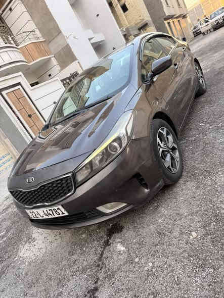 كيا فورتي موديل 2017   
محرك 2000 دوش 
كير ATM
تحكمات 
وضعيات قيادة 
ويل كب 
منضومة زنون + كشافات 
ضررها قطعة واحدة جاملغ صبغ فقط 
بدون دواخل بدون ايرباك بدون تبديل
ماشية 96 
المكان بغداد الدورة 
السعر 113$ وبيها مجال 
شراي اتصل وتدلل (***********)
