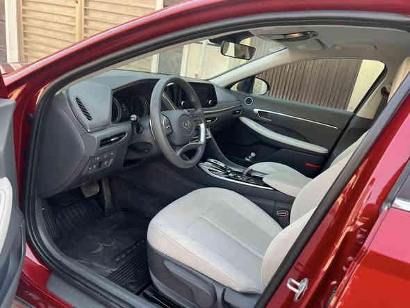 سوناتا للبيع 2023 مكينه 2000 هايبرد ماشية 4,000 الف فقط يعني اخت الزيرو بدون ايرباك تقريرها كلين لون ماروني سعر (18,900)$ومجالها بسيط جداً جداً مال جيتك صور الحادث مرفقه بنيد فقط تبديل الباقي كفاله عامه بأسمي السياره وعنواني بغداد الجادريه
الاتصال ***********
