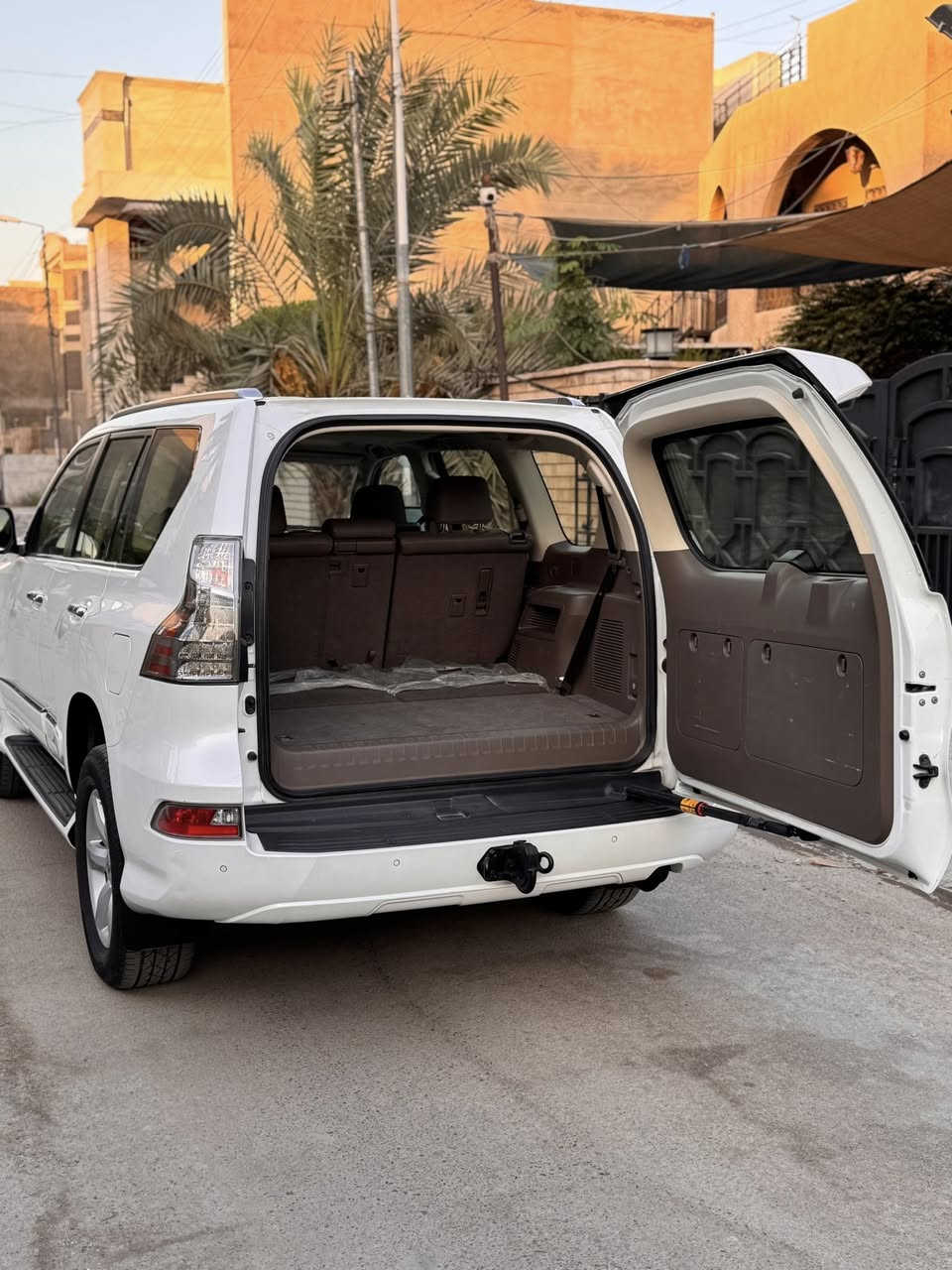 اصدقائي شلونكم
لكزس خليجي GX460 
موديل 2019 
ماشية 100 الف  
سيارة جديدة جدآ
ونضيفة حيل ما متعوبة 
السيارة مابيها اي ضربة ولاحادث غير هاي التفاصيل المذكورة بلصور ملاحضات كلش بسيطة
رقمها اربيل ومكانها بغداد زيونة 
للاستفسار على الخاص 
او على الرقم ***********
السعر 36 الف
