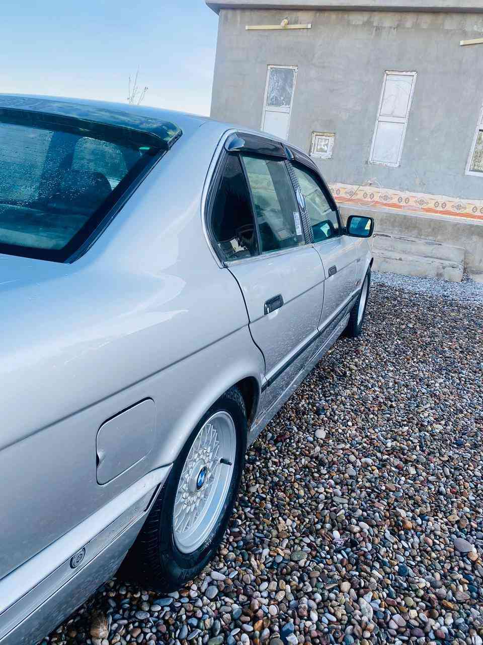 بي ام دبليو موديل 89محدث 93 تبريد ثلج مركزي تدفئة شاشه دمام مسجل فول بجم عريض مسكر كير عادي ويل جديد تأير جديد كشنات جلد اصلي جديد السياره متعوب عليه هواي صدر جديد وره وكدام شرط جام 4كهرباء رقم جديد بسمي لل 30 نضيفه كلش السعر 50وبيها مجال//***********
