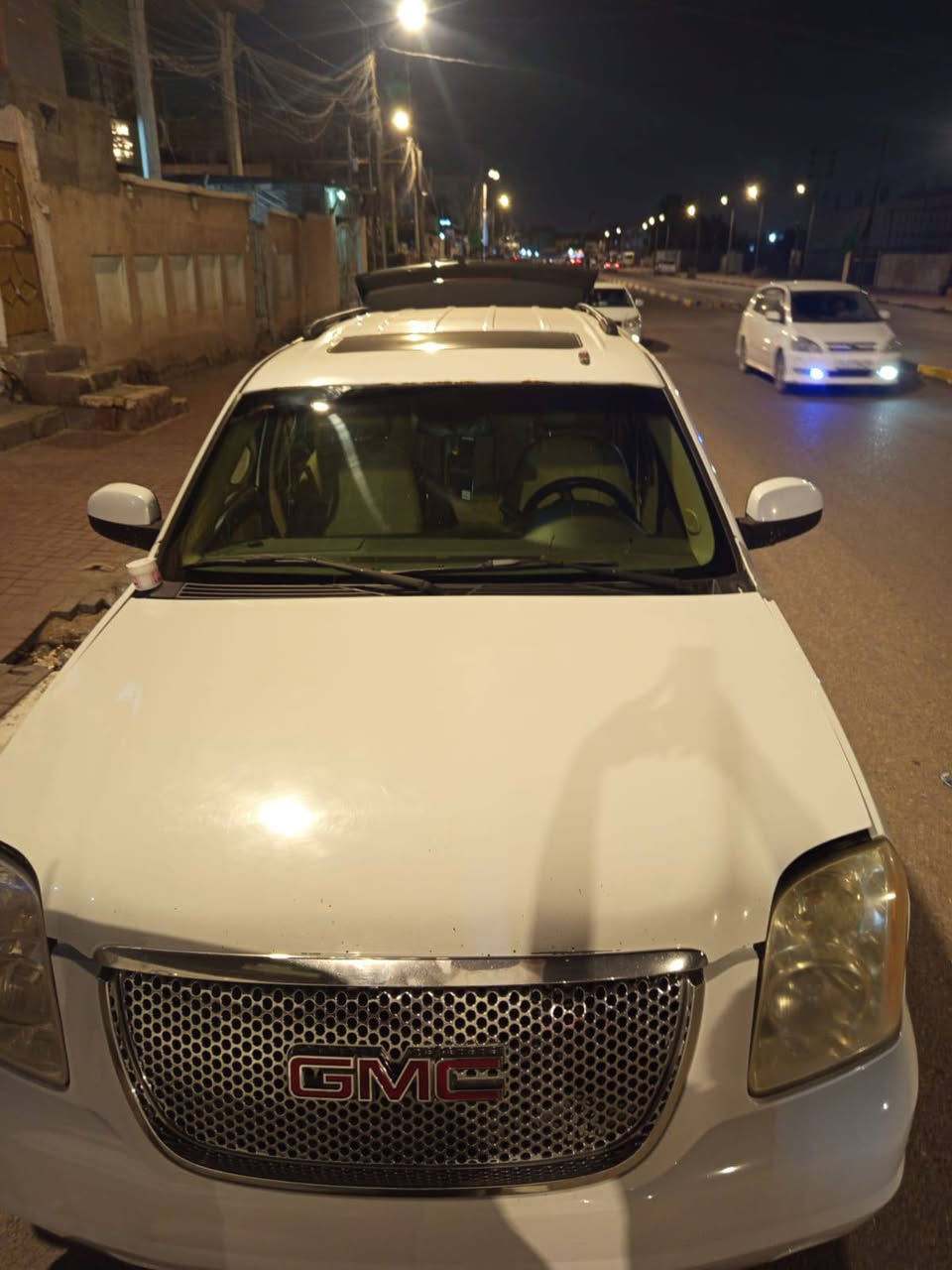 يوكن ٢٠٠٧ 
فول مواصفات 
كفالة من الكص والسرقة والانتربول 
سيارة جاهزة مكينة وكير وكهربائيات جاهزة للاخير 
يرادلهه حدادية فقط 
دخول قديم 
بيه ملاحظات وخياسات قليل 
مستعجل بيعته ٦٠$ 
مكاني البصرة 
***********
