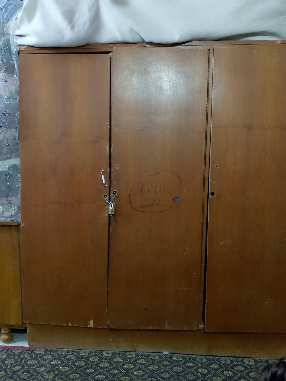 سلام عليكم معرض للبيع وكنتور السعر 70الف ***********
