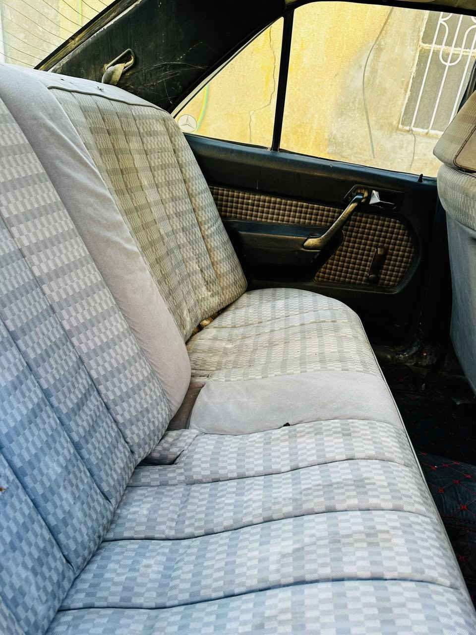 للبيع مارسيدس طيارين موديل 1992
رقم كربلاء الاماني 
مكينه وكير ونجي كفاله السياره جاهزه من مكينه كير حداديه تخم تاير السياره مابيها اي حادث السعر( 38 )بيع سريع جوه السوك 
مكاني كربلاء ‭0777 385 6277‬
