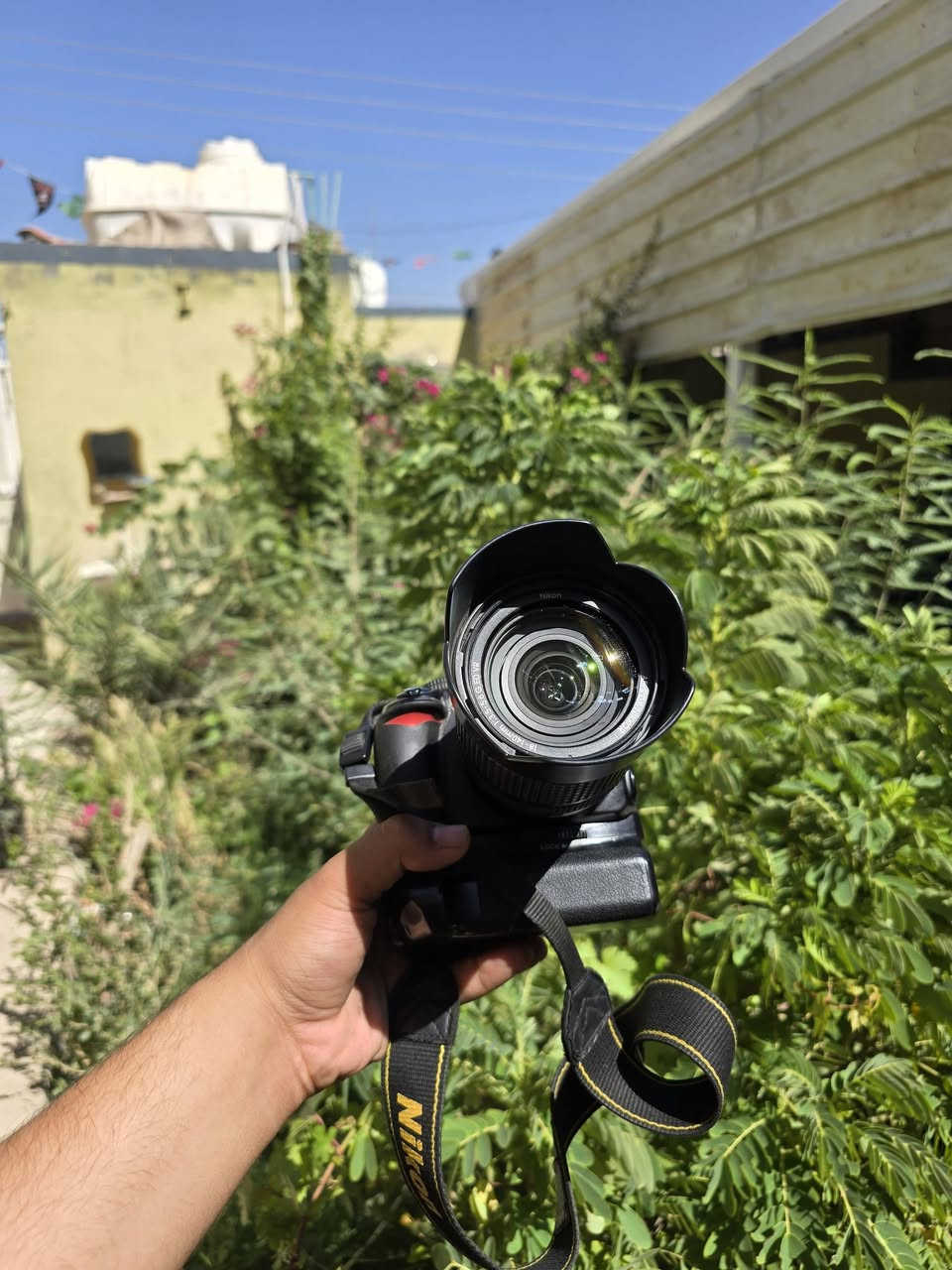للي يدور زوم خرافي، نظافة، وتصوير احترافي بقطعة وحدة، هاي الكاميرا لقطة وما تتفوت للبيع
سلام عليكم شباب كامره نيكون 3100 للبيع او مراوس وموجوده ملحقاته شاحنه ورام و بطاريه وجنطه وعدسه 140/18 
العنوان 
النجف الاشرف 
السعر خاص الي مو شراي لايراسل.


**إذا كنت صاحب هذا الإعلان وتريد حذفه لأي سبب، رجاءا أرسل رسالة إلى الدعم الفني**