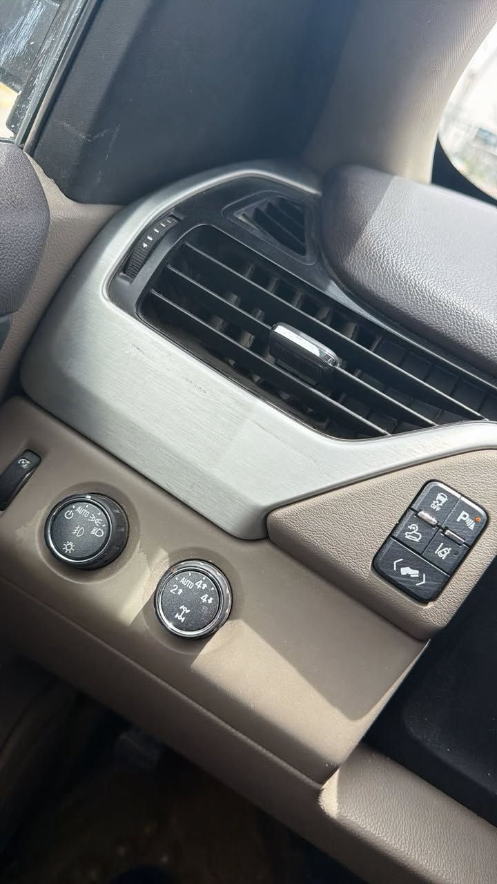 جمسي يوكن بتره وارد خليجي رقم بصره باسمنه  السياره نص مواصفات جديده بلكارتون وبدون اي نواقص مكاني البصره السياره احلا من الصور تجي وتشوف بعينك بيه صبغ ربع جاملغ امامي اثر شخط السعر 295وببها مجال ***********
