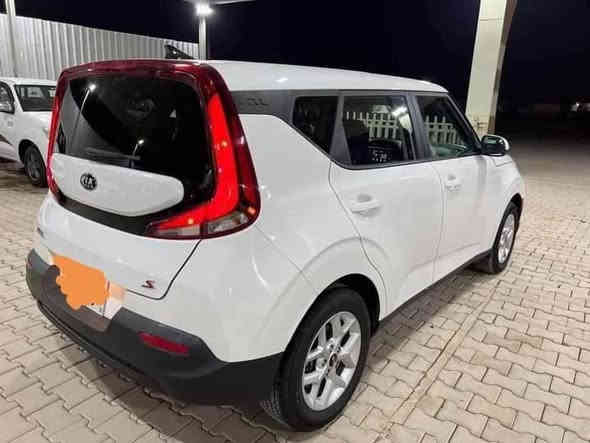 السلام عليكم كيا صول 2021 لون ابيض وارد امريكي محرك 2000 فئة s للبيع السعر 121 ورقة رقم صاحب السيارة ‏‏‪***********‬‏ أبو ليث. صور الحادث بالمنشور
