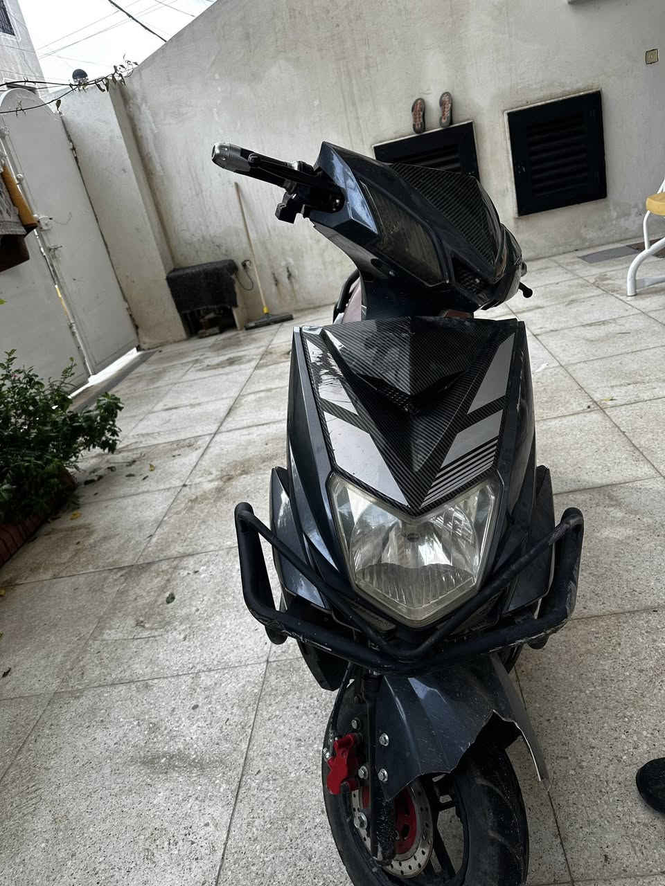 سلام عليكم شباب دراجه شحن للبيع  شركه الجوهره البحريه دراجه بيها ملاحضات بسيطه السعر 600 وبيها مجال مكاني بغداد 
رقم الهاتف ***********
