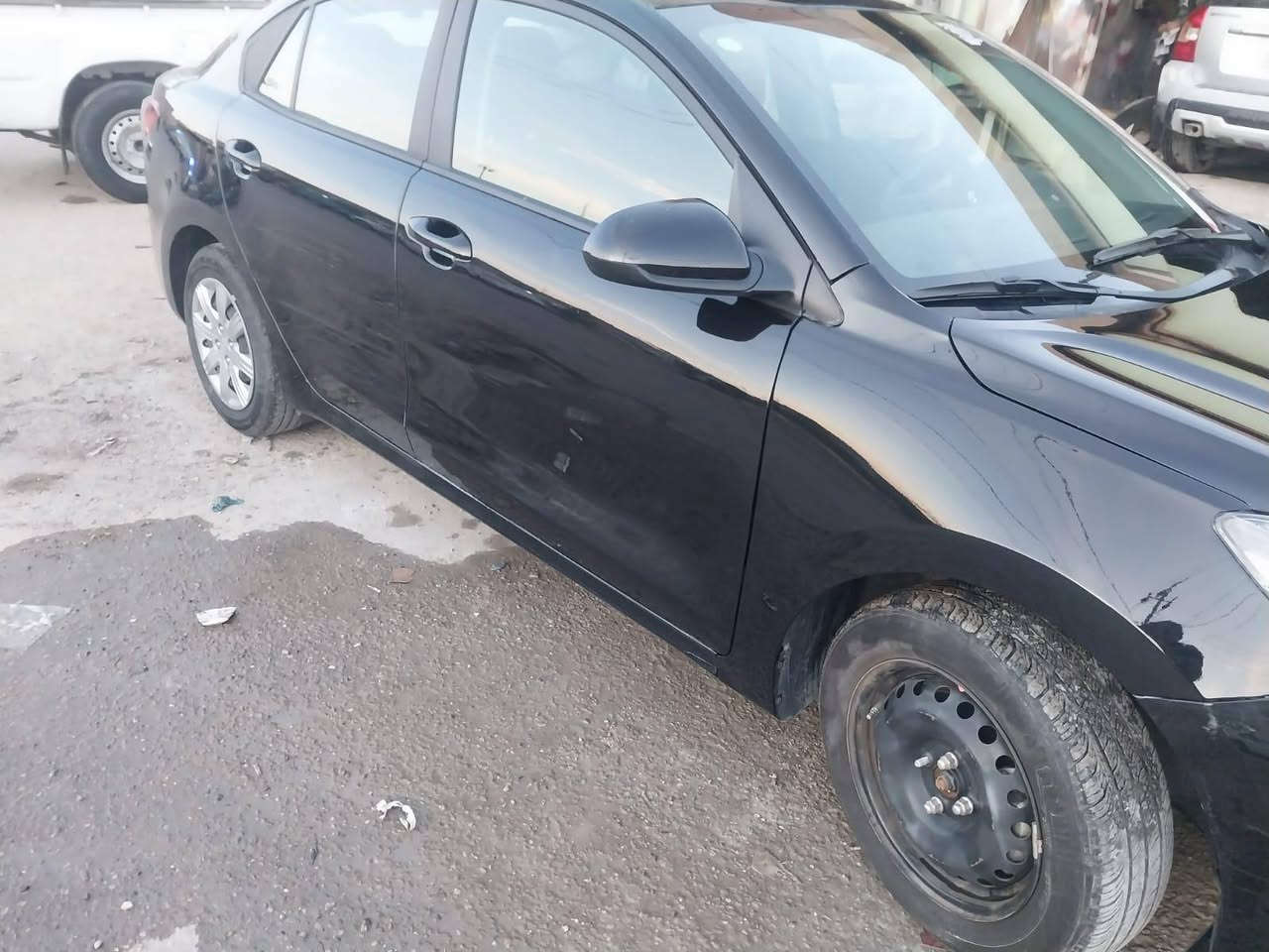 كيا ريو 23 دخول جديد  ممرقمه محرك 2000 دوش وكير 8 نمره ضرره كليش خفيف بارد امريكي كامل مواصفات عده فتحه سقف  مابيه    ويربكاته كله سليمه  وصور الحادث مال امريكا موجود بالمنشور مكان السياره بعقوبة التحرير  السعر 125 /***********/***********
