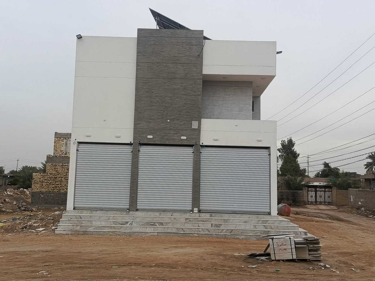 📢 إعلان للإيجار – بابل / الحلة
#للعوائل و #الطلبة
#بناء_حديث
#غير_مؤجر_سابقاً
🔹 مشتملات – شقق – محلات تجارية
✨ المواصفات والخدمات:
⚡ كهرباء 24 ساعة
🚰 ماء متوفر
♻️ خدمات متكاملة (ماء، كهرباء، مجاري منفصلة)
🚪 مداخل مستقلة
🪨 أرضيات مرمر
🧱 جدران بورسلين
🚪 أبواب خشب صاج
🚿 صحيات درجة أولى (تسكا)
💡 كهربائيات نوع KT
🌬️ مجهز بساحبات ومراوح
💧 ماطورات ماء صاعد ونازل
🔥 سخان ماء
📡 منظومة تسليك ستلايت + إنترنت + كاميرات مراقبة
🔐 أبواب قاصة ومدعمة بالحديد
🏗️ شغل درجة أولى
📍 الموقع: الحلة – مقابل مجمع عبد الله عويز طريق حله نجف 
💰 السعر: حسب المساحة والخدمات المقدمة 
للاستفسار أو الحجز يرجى التواصل على 
*********** 
***********
