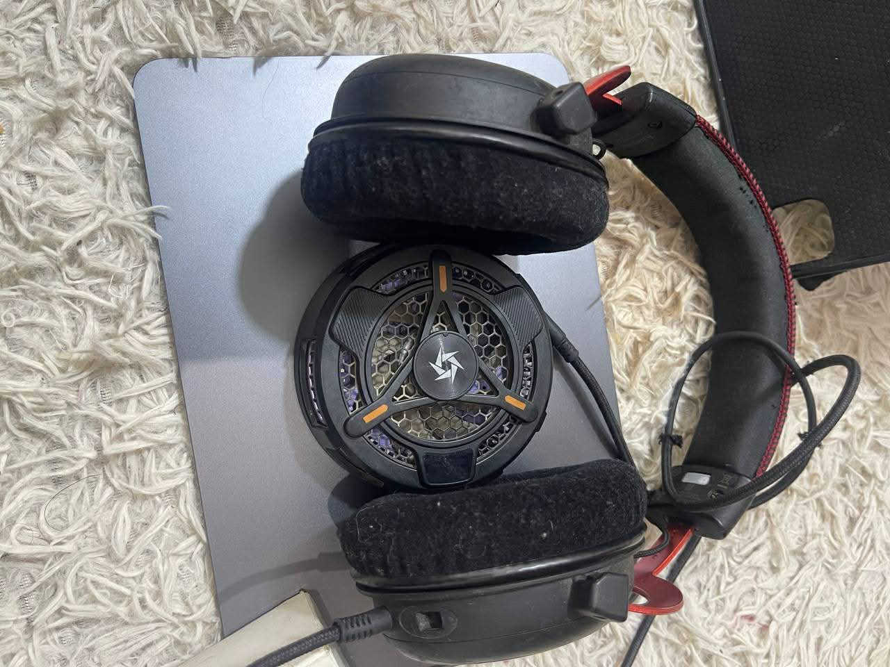 سلام عليكم ايباد برو m1 حجم ١١ ذاكره ١٢٨ جهاز كلش نضيف خالي من أي عيوب مع سماعات وفريز وكارتونه وشاحنه السعر ٥٢٥ مكاني بغداد 
***********
