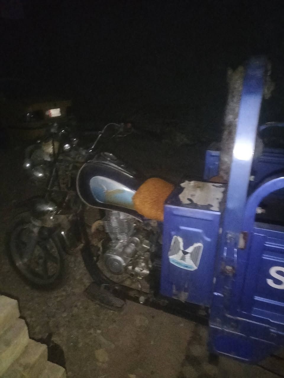 السلام عليكم ستوته موديل 23 جمره نظيفه جديده رقم الماني نجف مليونين و300 وبيها مجالي ديوانيه قضاء غماص ***********
