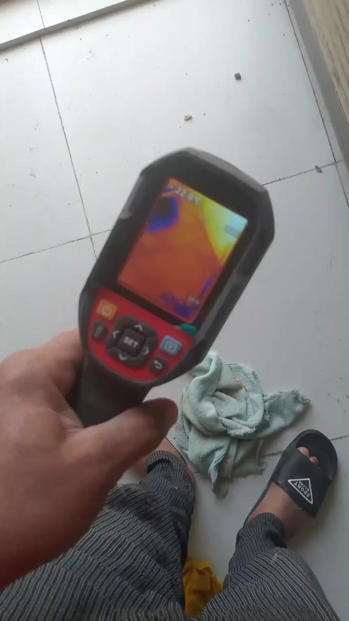 توكلنا على الله ،،، أسعارنا تنافسيه يوجد لدينا جهاز كشف الرطوبه والتسربات والنضوح كشف مع الصيانه شغل درجه اولى ع فحص والظمان يوجد واتساب ***********
