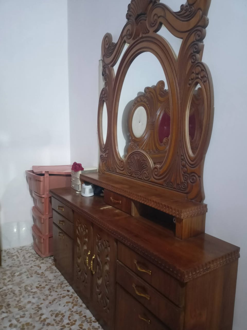 السلامو عليكم عرفت اخشاب للبيع السعر 800توصل***********
