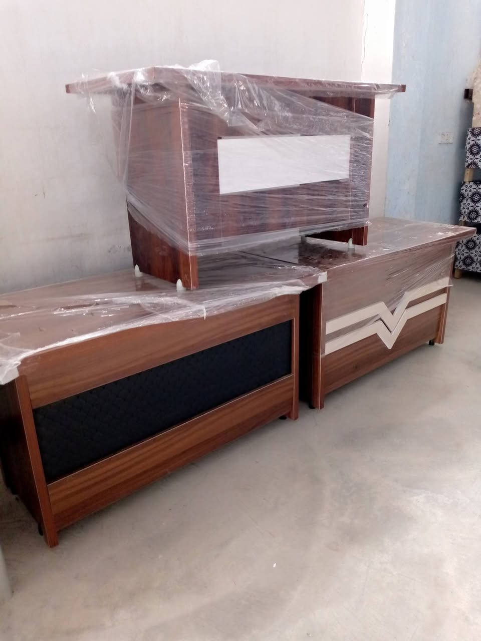 السلام عليكم مزاد حسن جلولاء الحمدلله تم وصول وجبه جديده جميع انواع الاغراض المنزلية انسب الاسعار الموقع مدخل دور الضباط مجاور شيرزاد المضمد اسعار مناسبه جدا جدا اتصل ع الرقم *********** @الجميع
