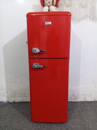 ثلاجه للبيع اخو الجديده السعر 150وبيها مجال متواجد واتساب وخاص الرقم 0...