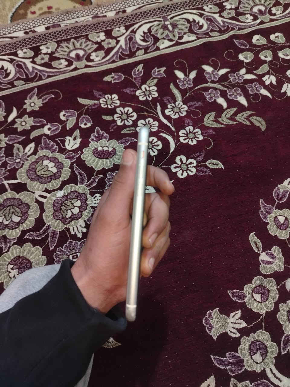 ايفون 11 عادي بطاريه 76 بلاد متصرف ذاكره 64 فيس ايدي شغال
سيمكارت كامرات صوت كله مكفول 
مبدل شاشه جي اكس اصلي فقط وجهاز كدام العين كله بشرط 
(سعر 195) رقم *********** كركوك روناكي
