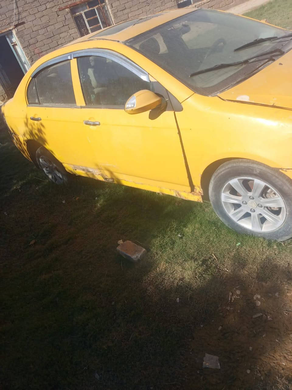 سلام عليكم سياره ليفان للبيع السياره واكفه المكان شطره السعر 10وبيها مجال الاتصال ***********
