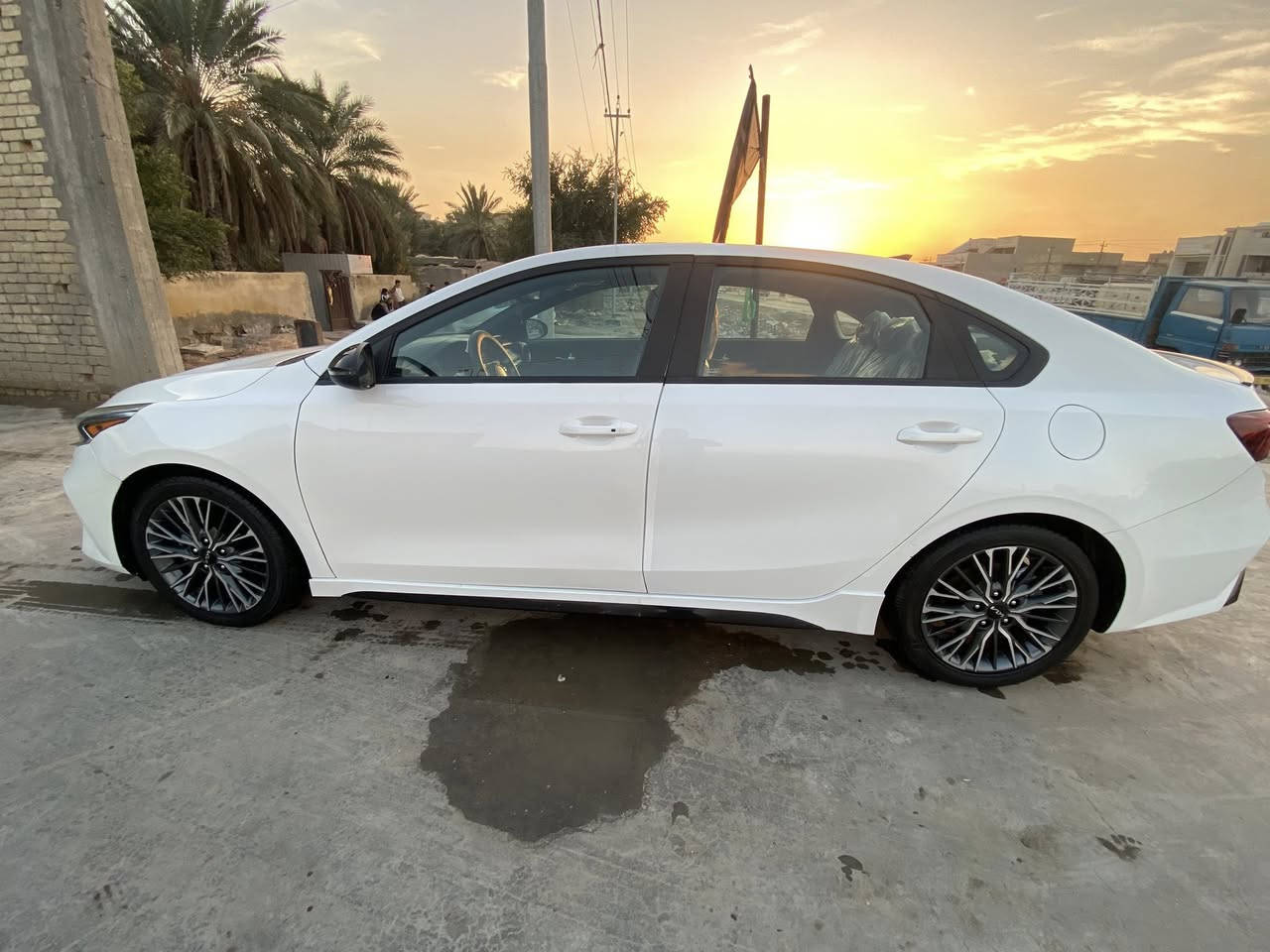 كيا فورتي 2023  السعر 160وراد امريكي حادثه بنيد  باب صايق فقط بدون دواخل السياره GT فول مواصفات هيه بعد معروفه محرك 2000 دوش رقم بغداد تحويل كامله بدون اي نقص عنوان السياره بغداد للاستفسار ***********
