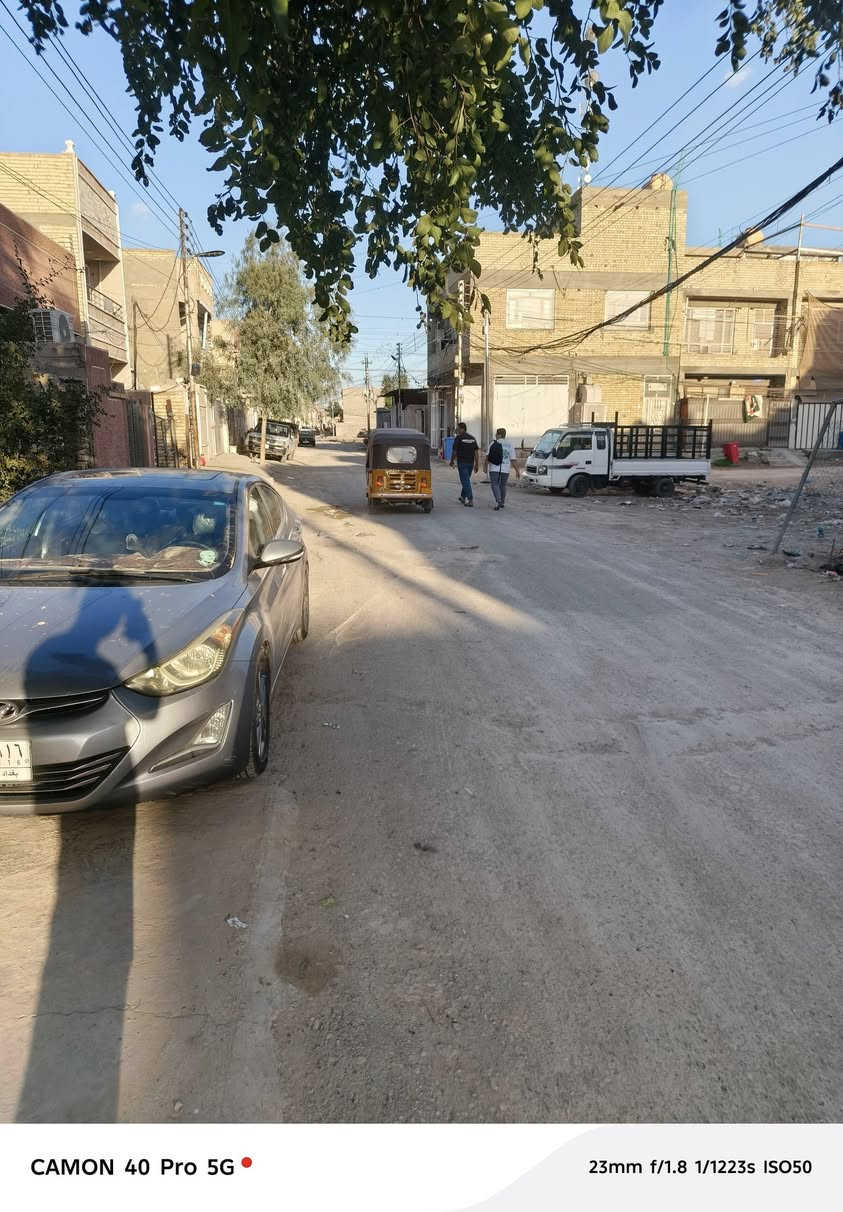 السلام عليكم قطعه ارض 100 متر بيهه رفت
السريدات الجديده بدايه المربع الثالث قرب سكله الفريجي 

واجهه 5 نزال 20 السعر 48 وبيهه مجال لشراي 

للاستفسار عل الرقم ***********
