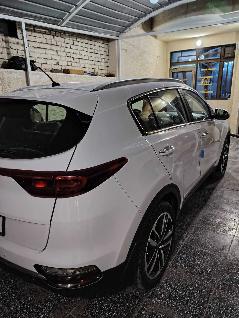 السلام عليكم
للبيع كيآ سبورتج موديل 2020
سيارة جديدة خليجي مكفولة كفالة عامة
سيارة نص فول معروفه
جواهة تخم تاير جديد ممشاه مالتهة 34515km 
للاستفسار الاتصال ع رقم ***********
