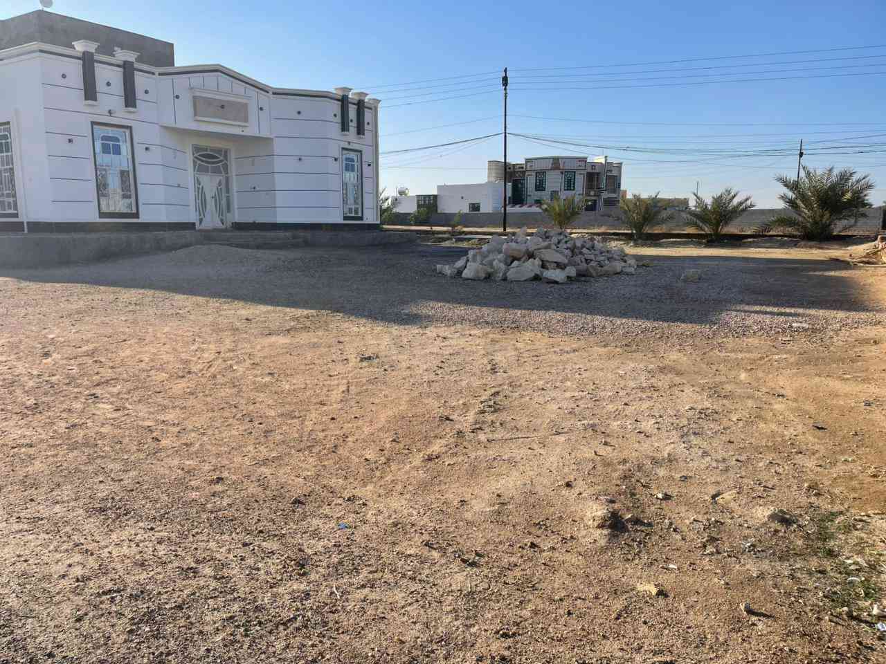 دار مع قطعة أرض للبيع...... 
الموقع ناحية اليرموك زنگورة بالقرب من مركز شرطة ناحية اليرموك
المساحة الكلية مع الدار ٢٠٠٠ متر
بناء حجر وسمنت حديث
يقع داخل منطقه سكنية متوفر جميع الخدمات
السعر ٩٠ مليون
محتويات الدار ديوان إستقبال صالة داخلية غرفتين نوم مطبخ وحمامات داخلية وخارجية
ملاحظة الأرض واقع حال لزمة مكفولة من اي مشكلة عشائرية تعهد وبصمة ومكاتبة حال المنطقة بالكامل لا يوجد طابو
للإستفسار الاتصال على الأرقام التالية
*********** واتساب
*********** واتساب
او مراسلة الصفحة في اي وقت نعتذر عن التأخير عن الرد في بعض الأحيان
نستقبل جميع العروض العقارية في مدينة الرمادي
ابو احمد
