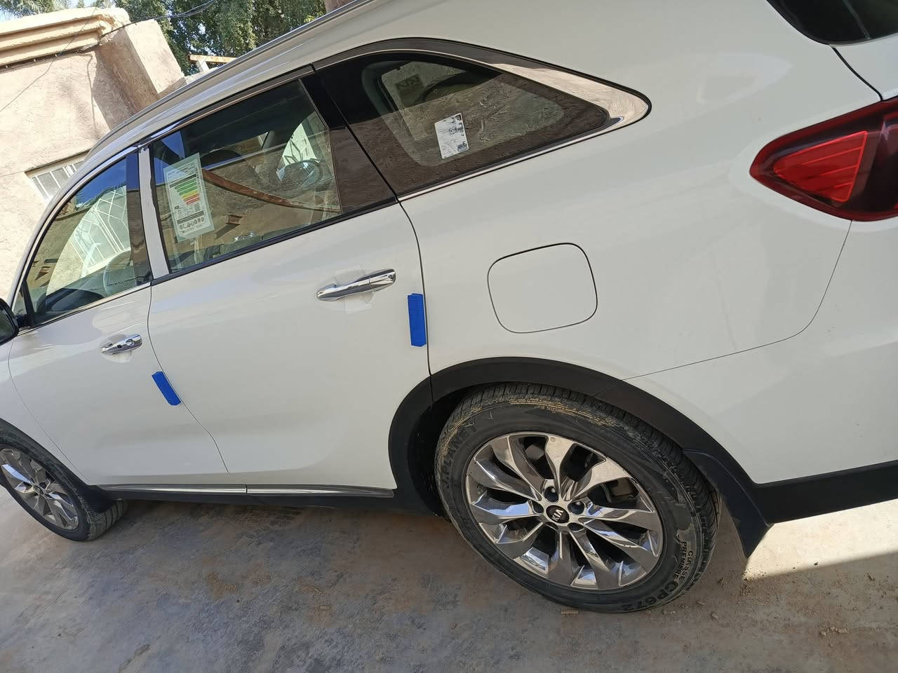 السلام عليكم سورنتو موديل 20 خليجي رقم بغداد تحويل مباشر 7 راكب 6 سلندر  3 قطع تبريد شاشه كبيره 4 وضعيات قياده وبيها هوايه مواصفات  ماشيه 117 حقيقي تخم تاير الاسبير ما نازل كير ومحرك بلادي بيها ربع دعاميه الخلفيه صبغ وربع جاملغ خلفي وبيها بارد قليل بالبنيد السعر 24.500 وبيها مجال هاتف ***********
